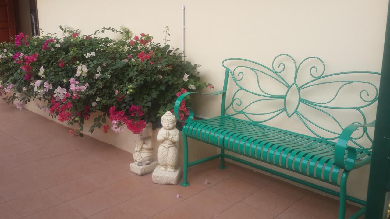 Butterfly Garden Boutique Residences Large Luxury Apts And Villas A Lifetsyle Destination By Neang, Everything You Need All Right Here 1-3 Bedrooms 110 To 190 Sq Mtrs, 2 Full Bathrooms, Rain Shower, Spa Bath, Bbq, Free Wifi, Staff 24-7, Close To Beac Pattaya Εξωτερικό φωτογραφία